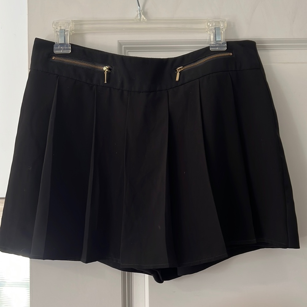 Black skort